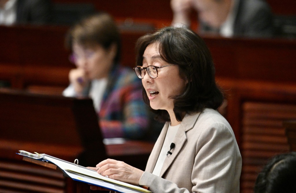 發展局局長甯漢豪強調會以2033年或之前開通白石角站為目標。 發展局局長甯漢豪強調會以2033年或之前開通白石角站為目標。