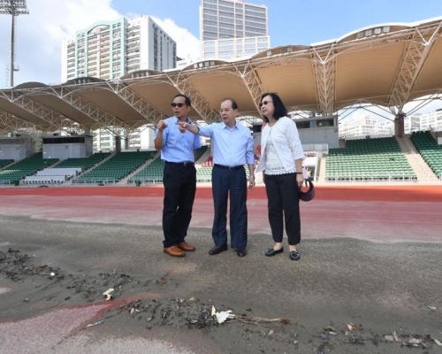 張建宗巡小西灣赤柱康樂設施。政務司司長辦公室FB圖片