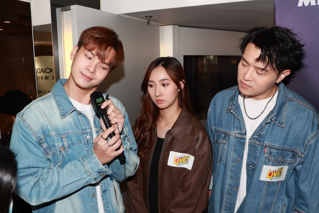 鍾柔美於28日與姚綽菲、詹天文到佛山舉行演唱會。 鍾柔美於28日與姚綽菲、詹天文到佛山舉行演唱會。