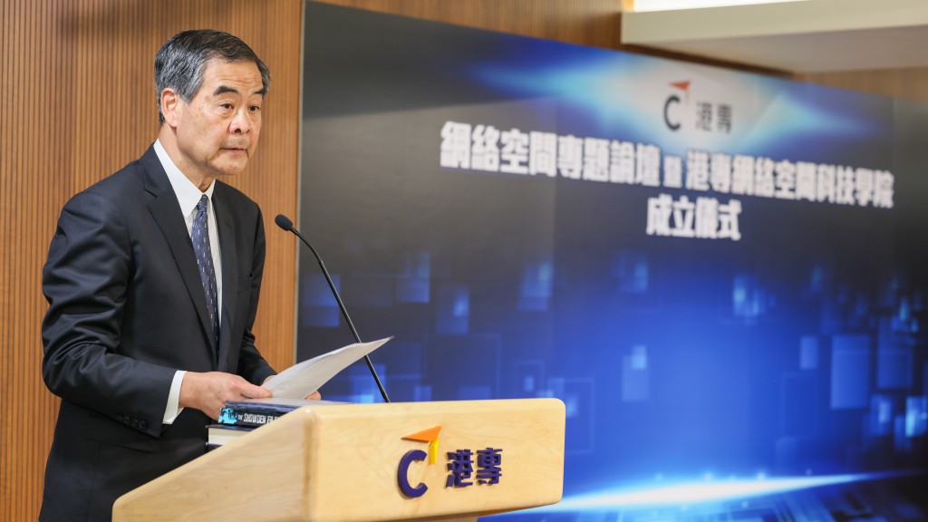 梁振英稱不少傳媒仍然把內地和香港的關係，說成「中港關係」，屢勸不改。