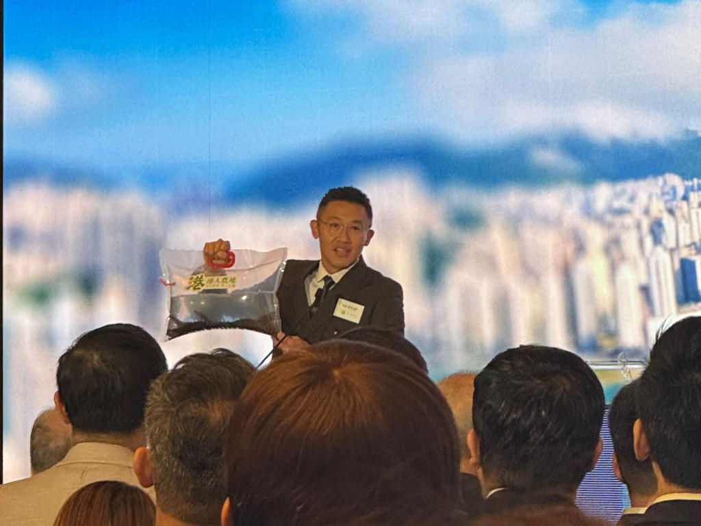 建華集團主席凌偉業指，已投得本港大鵬灣（南）新魚類養殖區的深海養殖項目，養殖石斑、倉魚、龍蝦等高價值海產。