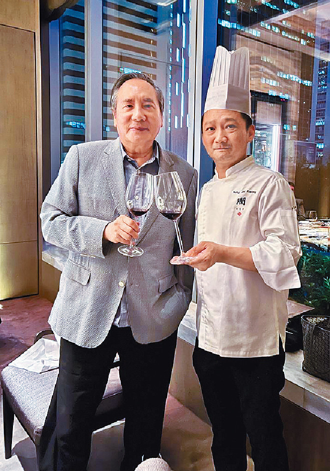 ■跟行政大廚洪志光合照