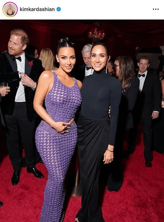 Kim Kardashion公開了她與梅根在其母Kris Jenner 70大壽派對中的合照，但後來又秒刪。