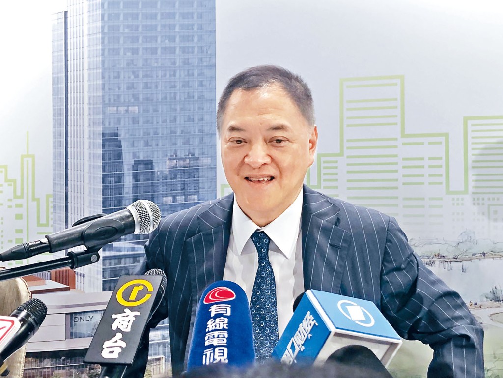 内媒报道富力获广州国资委营救。图为董事长李思廉。