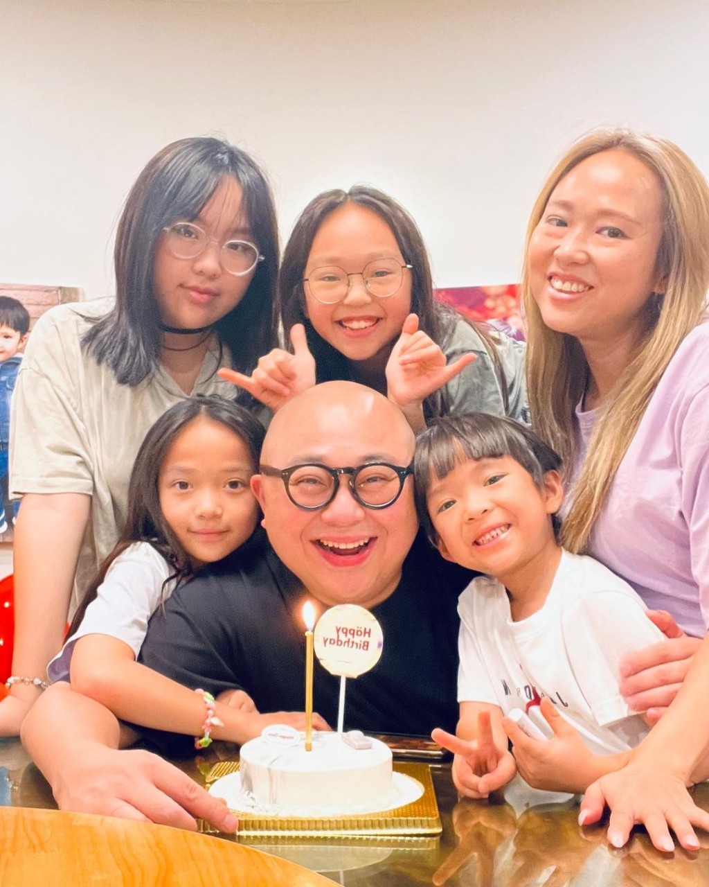Bob林盛斌夫妻育有三女一子。