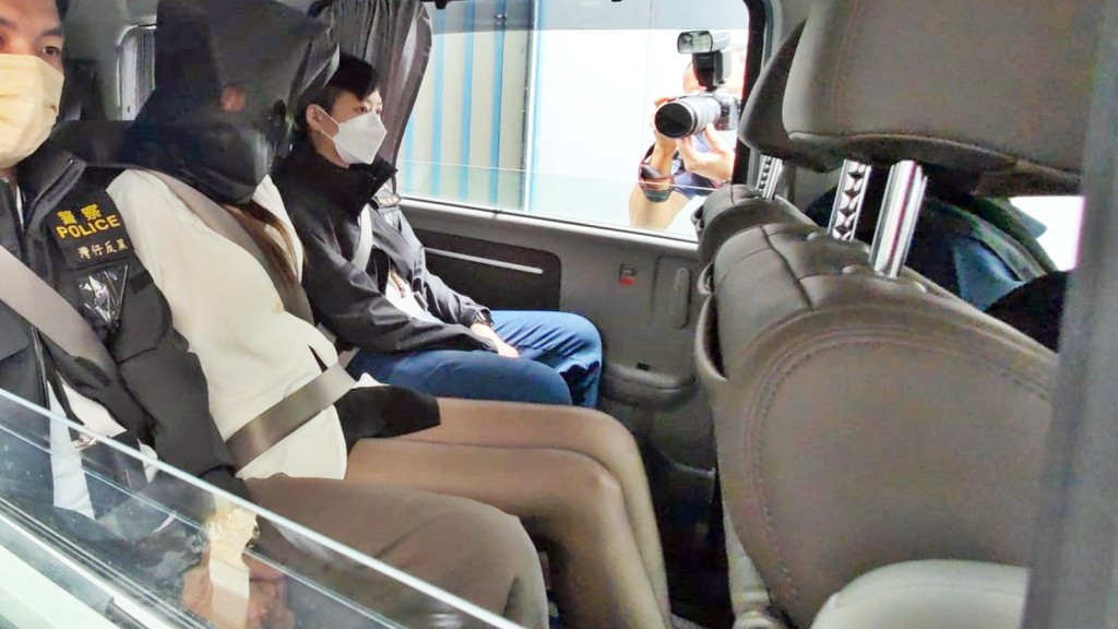 其中一名被捕女子。