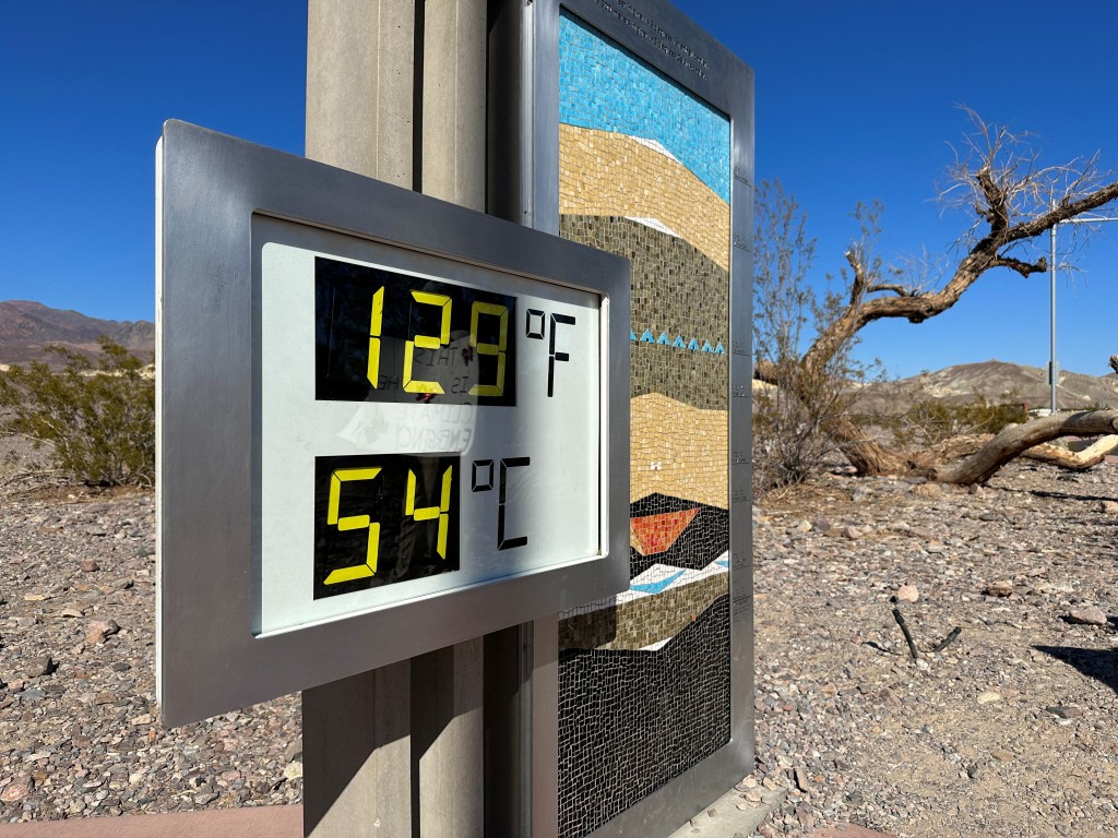 這個非官方的溫度計獲不少遊客慕名紛至拍照。美聯社