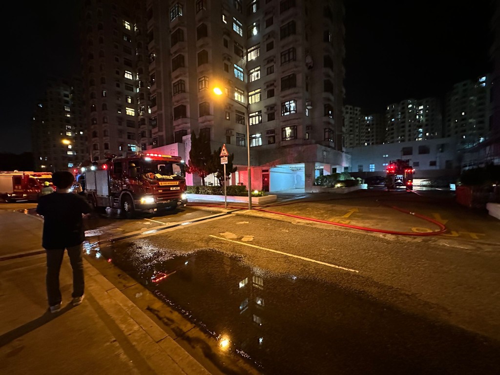 消防到場將火救熄。