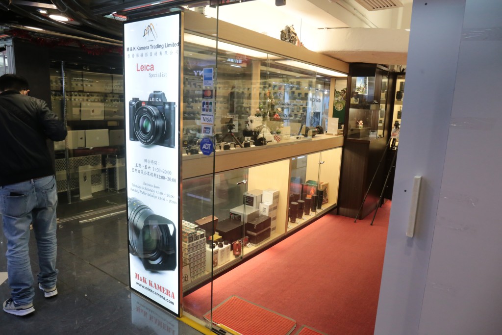 涉事相机铺头位于旺角星际地市商场。