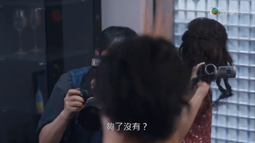 昨晚劇情提到劉佩玥同江榮暉偷拍熊歌星同碧蓮姐偷情。
