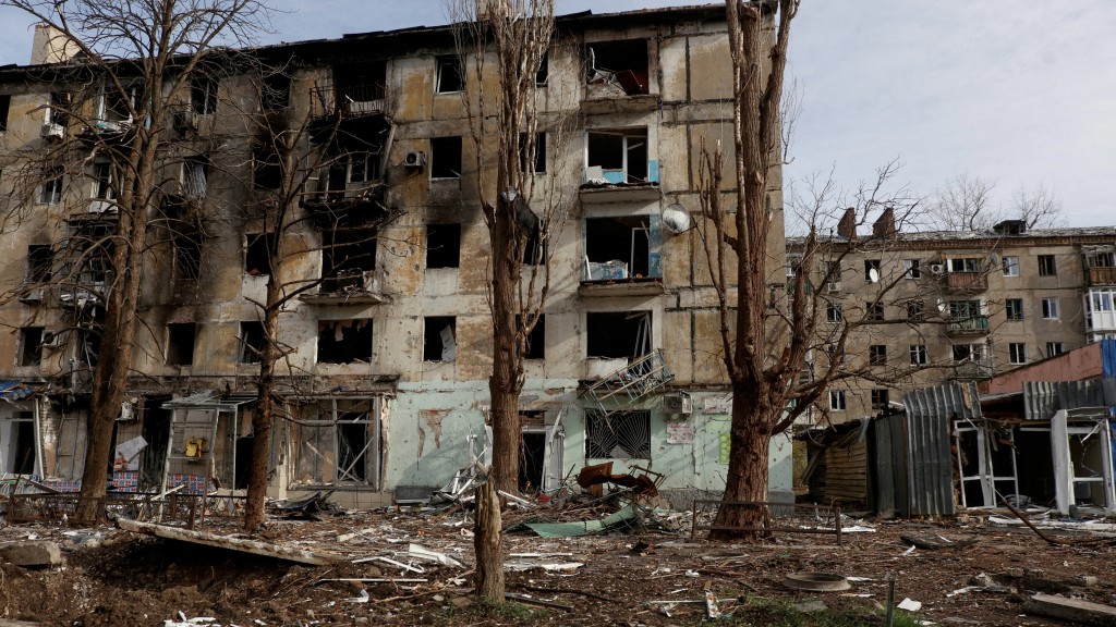 阿夫迪夫卡（Avdiivka）前线一栋住宅在俄方炮轰下严重损毁。 路透社