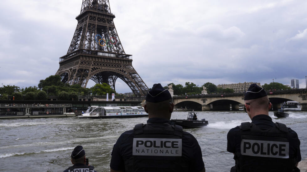 法國警方加強巴黎奧運保安。美聯社