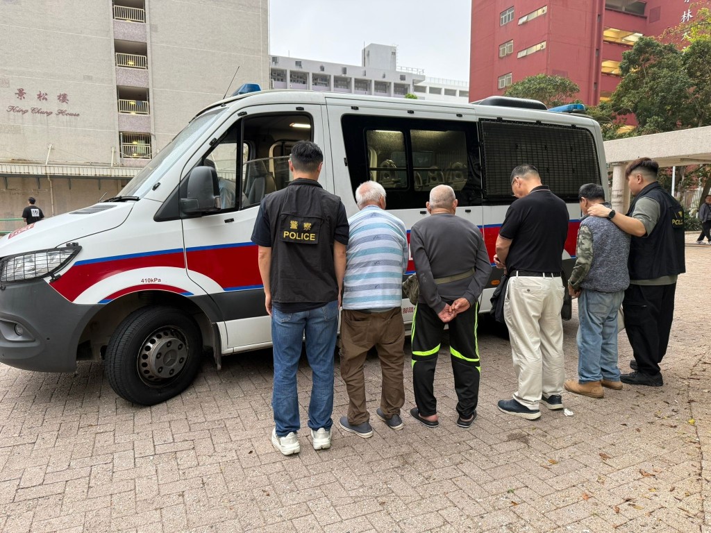 警景林邨再破「老人赌档」 拘4七旬翁下月提堂。警方图片