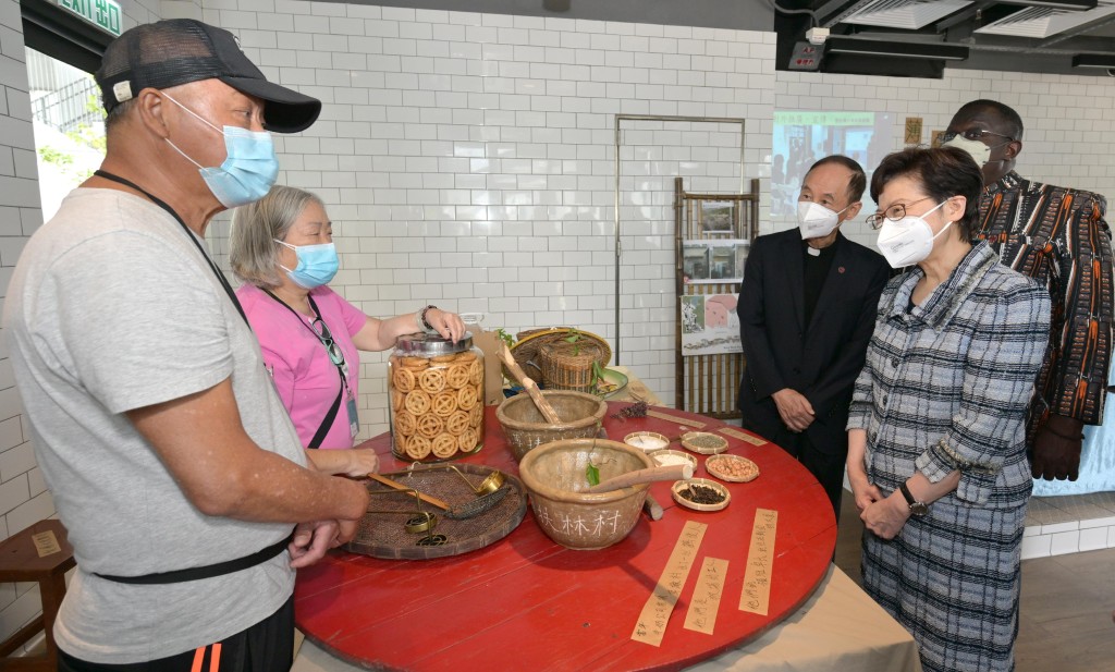 林鄭月娥到訪薄鳧林牧場。