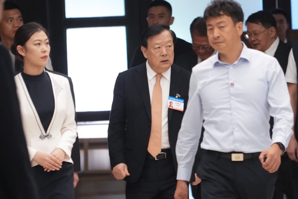 夏寶龍去年尾亦曾南下會見香港官員及商界。資料圖片 夏寶龍去年尾亦曾南下會見香港官員及商界。資料圖片