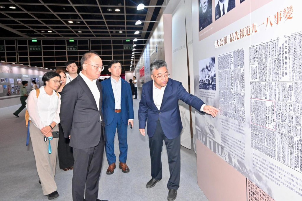 政制及內地事務局局長曾國衞(右三)。政制及內地事務局FB圖片 政制及內地事務局局長曾國衞(右三)。政制及內地事務局FB圖片