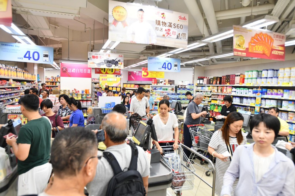 市民紛紛搶購糧食
