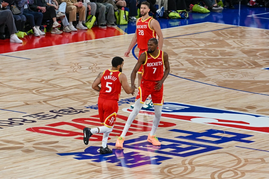 NBA中国赛火箭vs独行侠G1。魏国谦摄