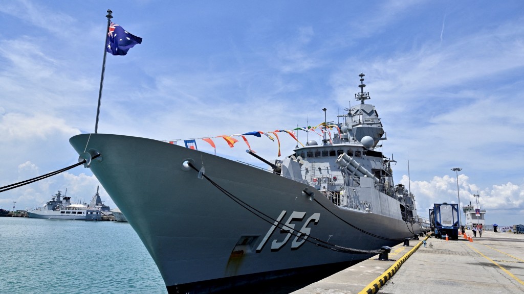澳洲皇家海軍圖文巴號（HMAS Toowoomba）在新加坡參展。 路透社