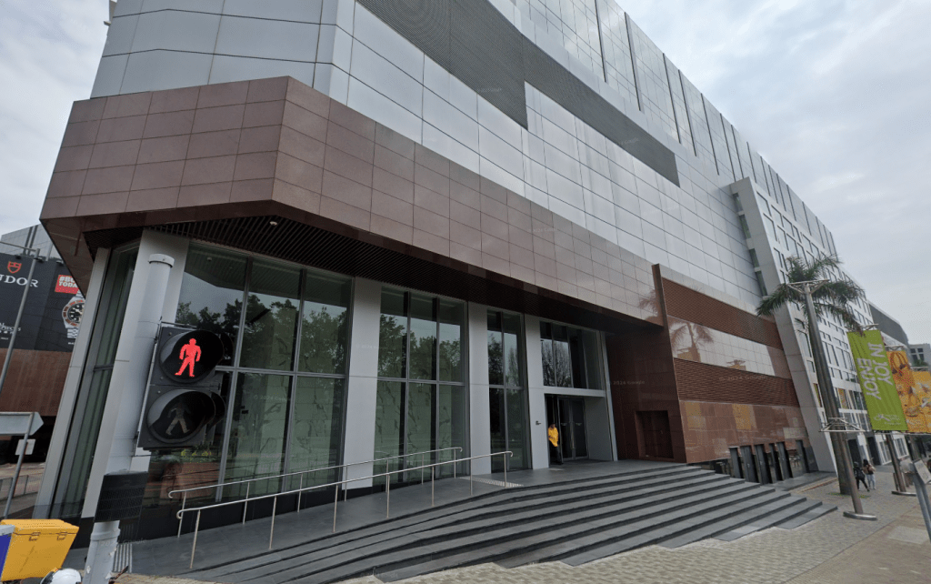 又一城商業大廈即將以19.6億易手。 又一城商業大廈即將以19.6億易手。