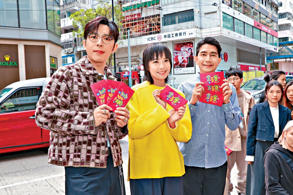 Edan、鍾雪瑩及李尚正鬧市快閃谷新戲。