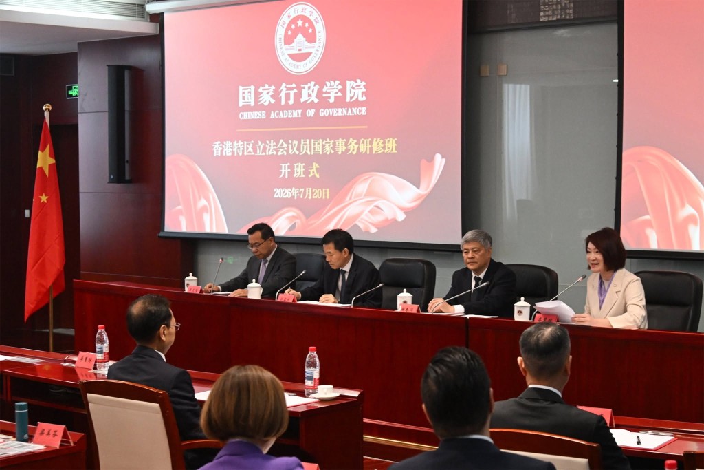 議員在國家行政學院「上堂」。李慧琼fb圖片 議員在國家行政學院「上堂」。李慧琼fb圖片