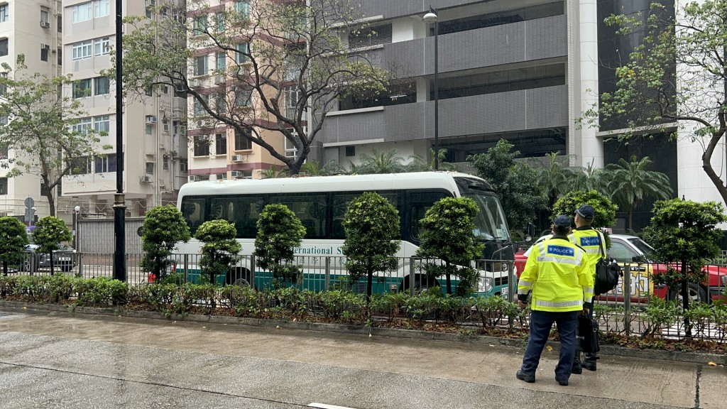 界限街不能右轉入勵德街勵德街，介乎界限街與太子道之一段封鎖。林思明攝