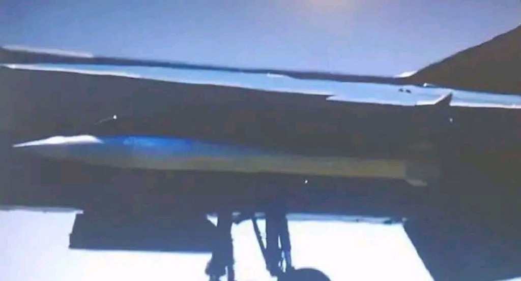 新型「霹靂-17」超視距對空導彈。微博