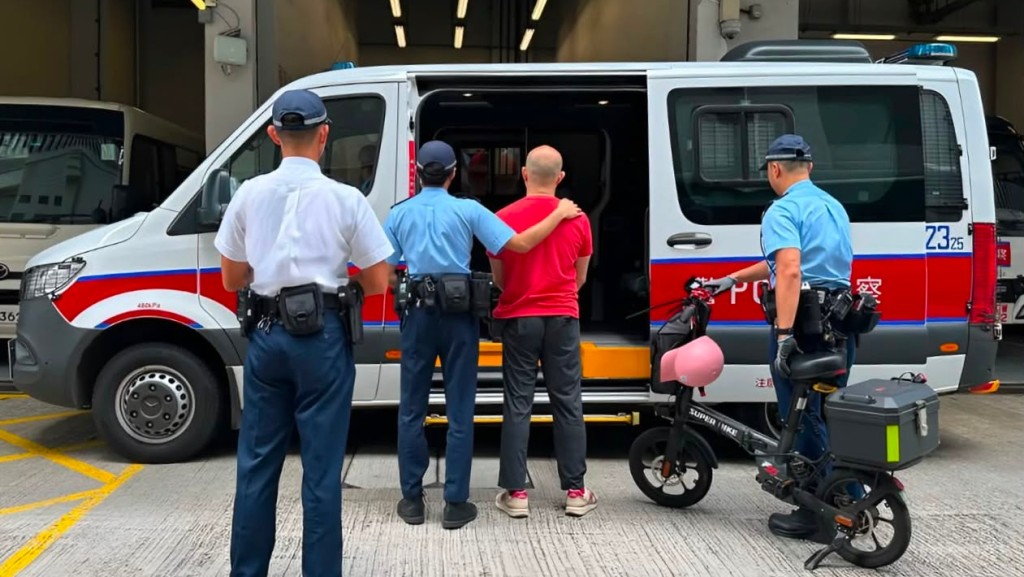 油尖警打擊違泊黑點 發902張牛肉乾拖走8車 3人涉多項違例被捕。警方提供