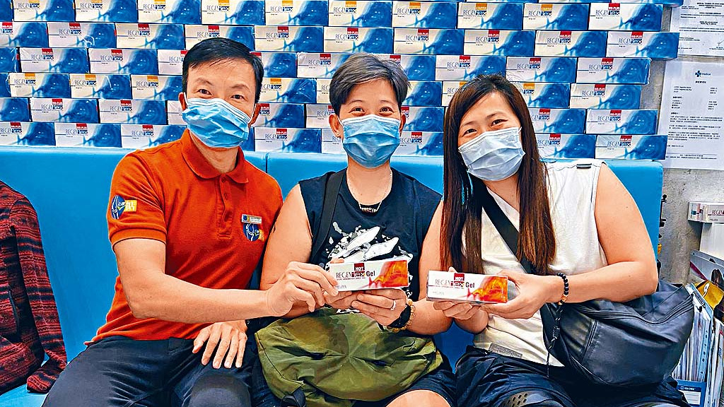 阿Dee與細妹因為膝頭又痛又腫，在留意了立即掂facebook專頁半年後，終於向立即掂醫療中心求助。