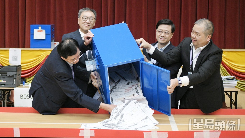 区议会选举12月10日完成。资料图片