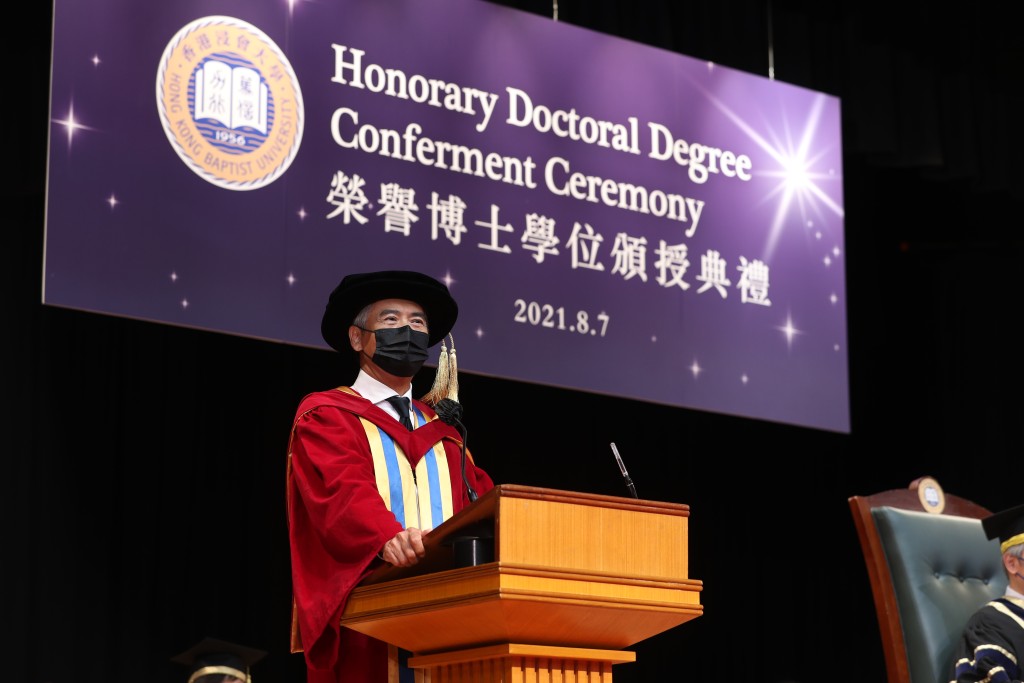 周潤發在致謝辭時講由社會大學到TVB大學、拍劇拍戲生涯。