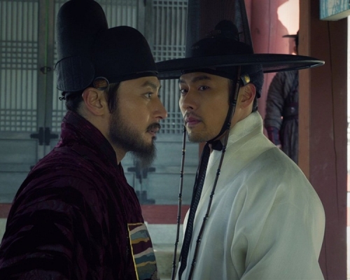 張東健和玄彬互動太曖昧。