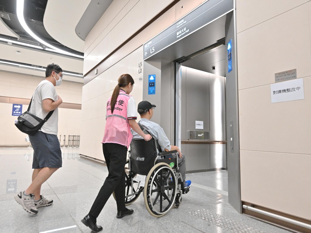 特區政府今日於皇崗口岸港方口岸區舉行大型演練,為日後口岸正式開通作好準備。資料圖片 特區政府今日於皇崗口岸港方口岸區舉行大型演練,為日後口岸正式開通作好準備。資料圖片
