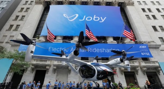 Joby公司2021年8月在紐約證交所招股上市時，其一款飛行器出現在證交所外。路透社