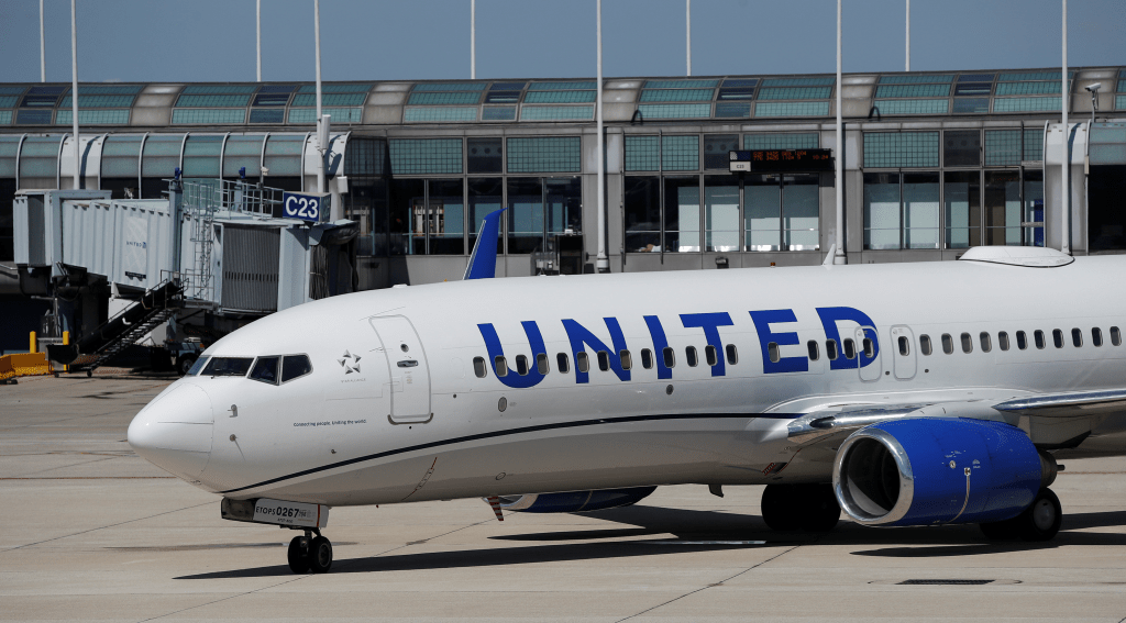 聯合航空公司表示將在新澤西州紐瓦克與雅典間增加第5趟來回航班，以協助試圖從以色列返國的美國人。 路透社