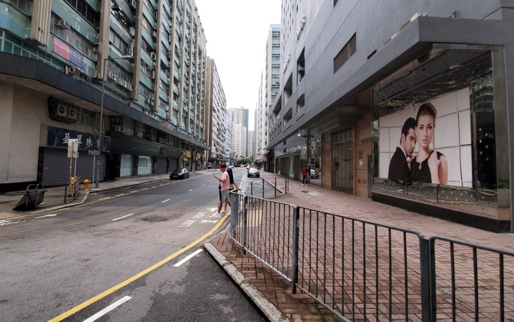 較早時內地旅行團經常出現的民樂街未見有遊客蹤影。