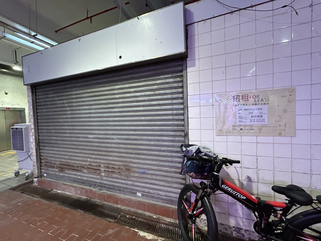 街市僅餘數名商戶營業。