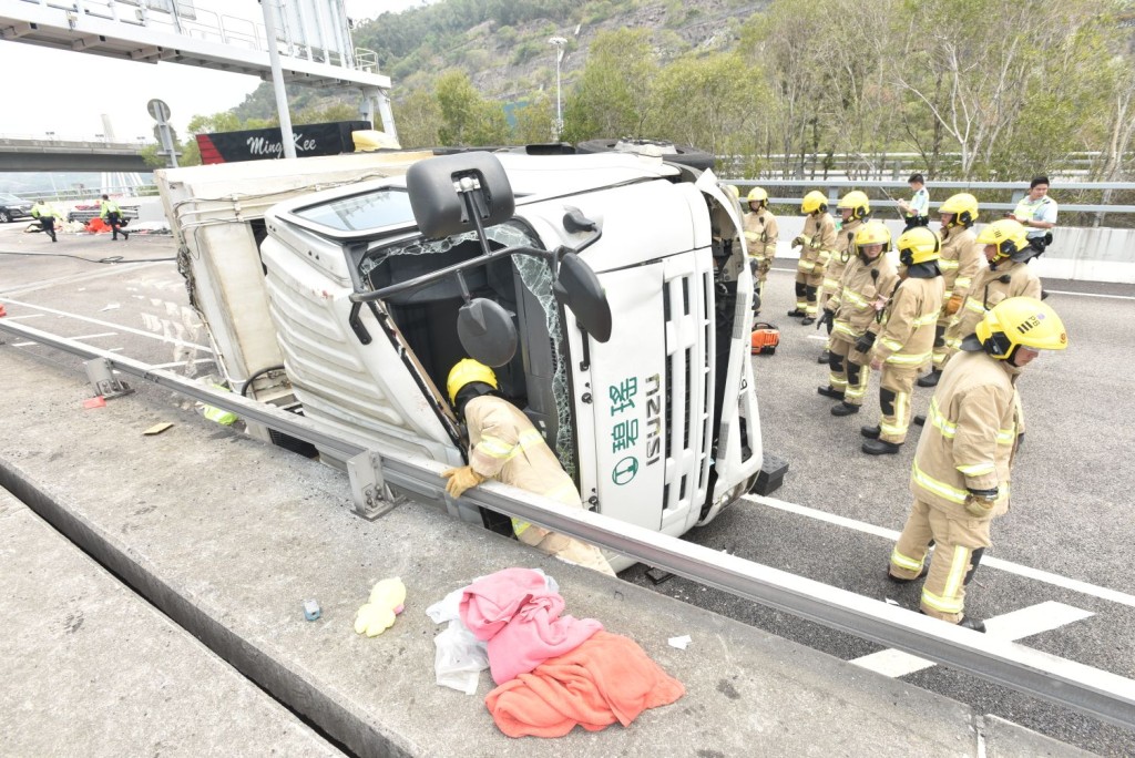 涉事垃圾車。楊偉亨攝