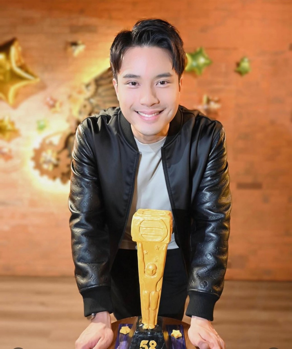 陈浚霆提到今年在歌、影、视三方面均有所发展,自觉已算“大满贯”。 陈浚霆提到今年在歌、影、视三方面均有所发展,自觉已算“大满贯”。