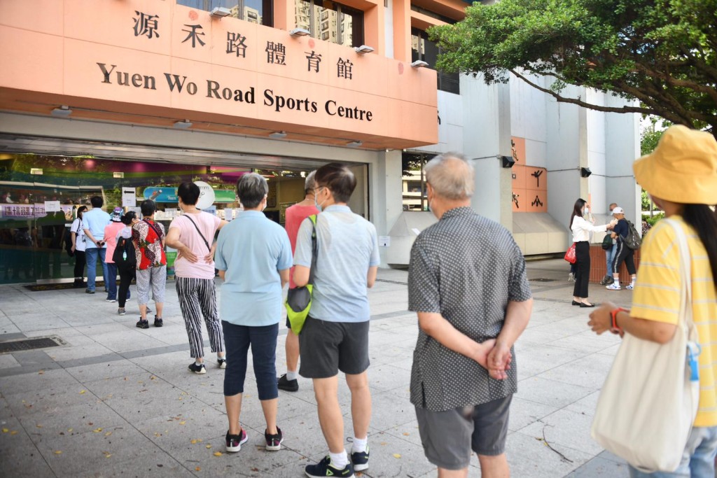 沙田源禾路檢測中心現人龍。