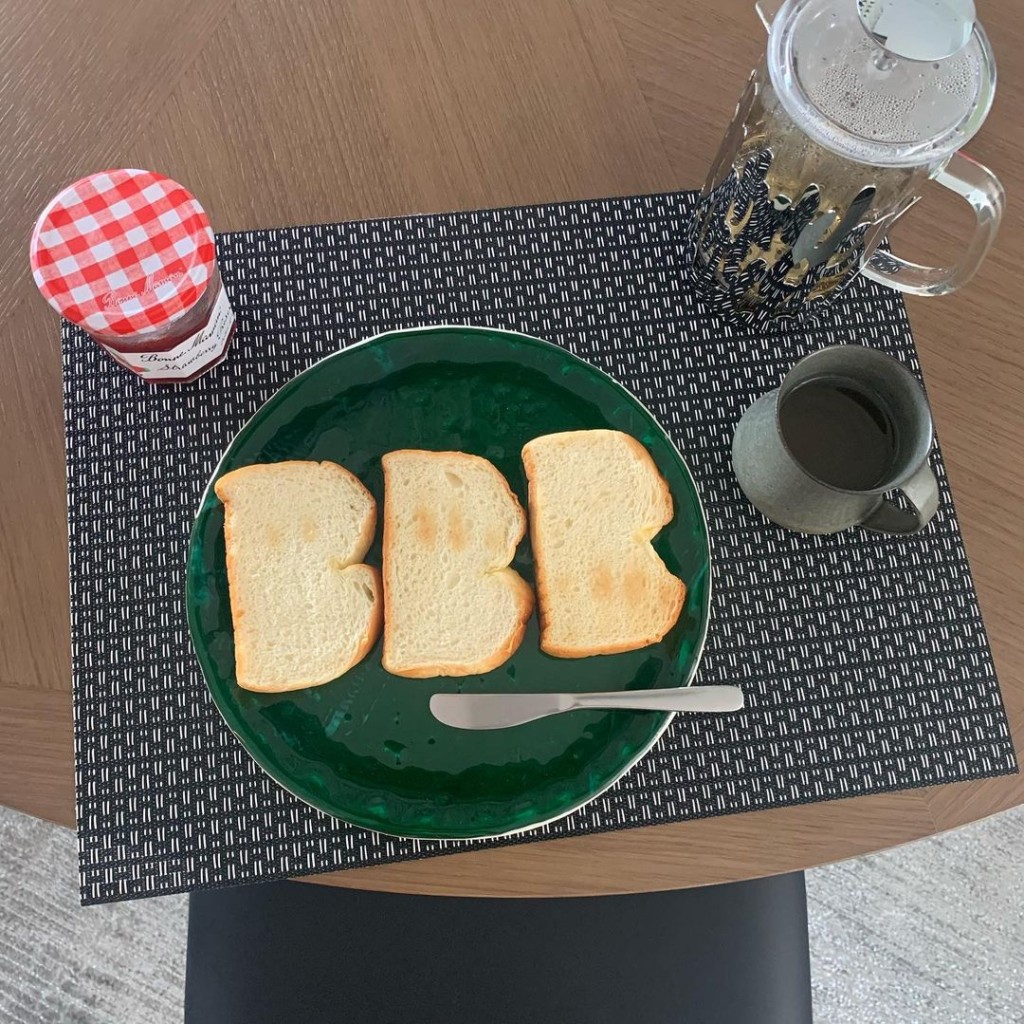 但竟然是三塊B型多士！