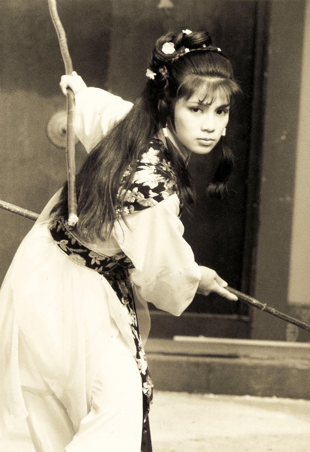 翁美玲在1983年与黄日华合作的《射雕英雄传》系列大受欢迎，她更有「俏黄蓉」之称。