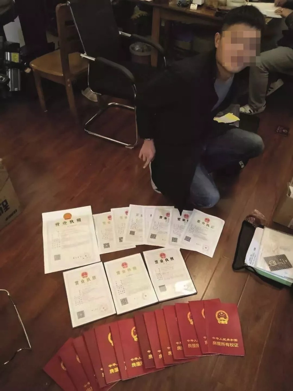 一名集團成員被捕。網圖