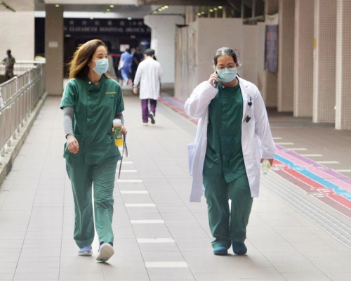 社區組織協會擔心如限制國籍身份或香港居留身份，將減少可選擇的非本地培訓醫生人數。