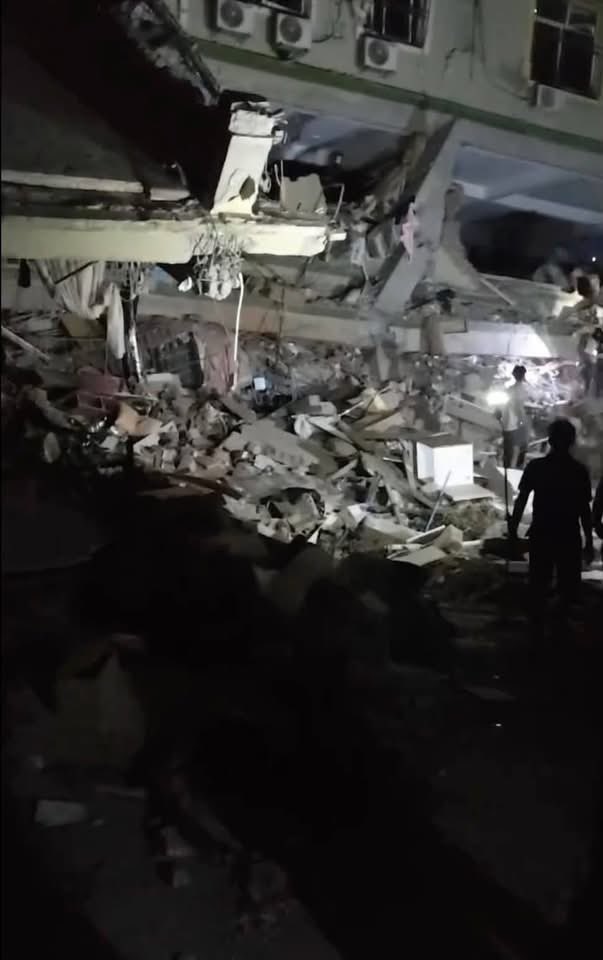 救援人員日以繼夜搜救被困者。X@crystalkeyl 救援人員日以繼夜搜救被困者。X@crystalkeyl