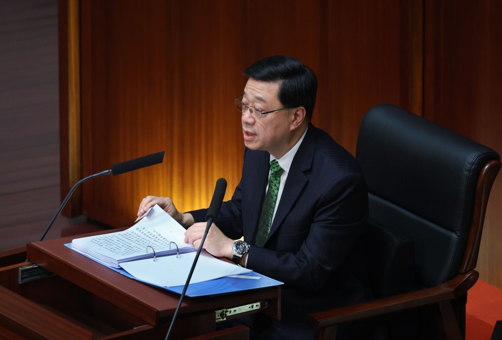 特首李家超到立法會宣讀2025年度《施政報告》。何家豪攝