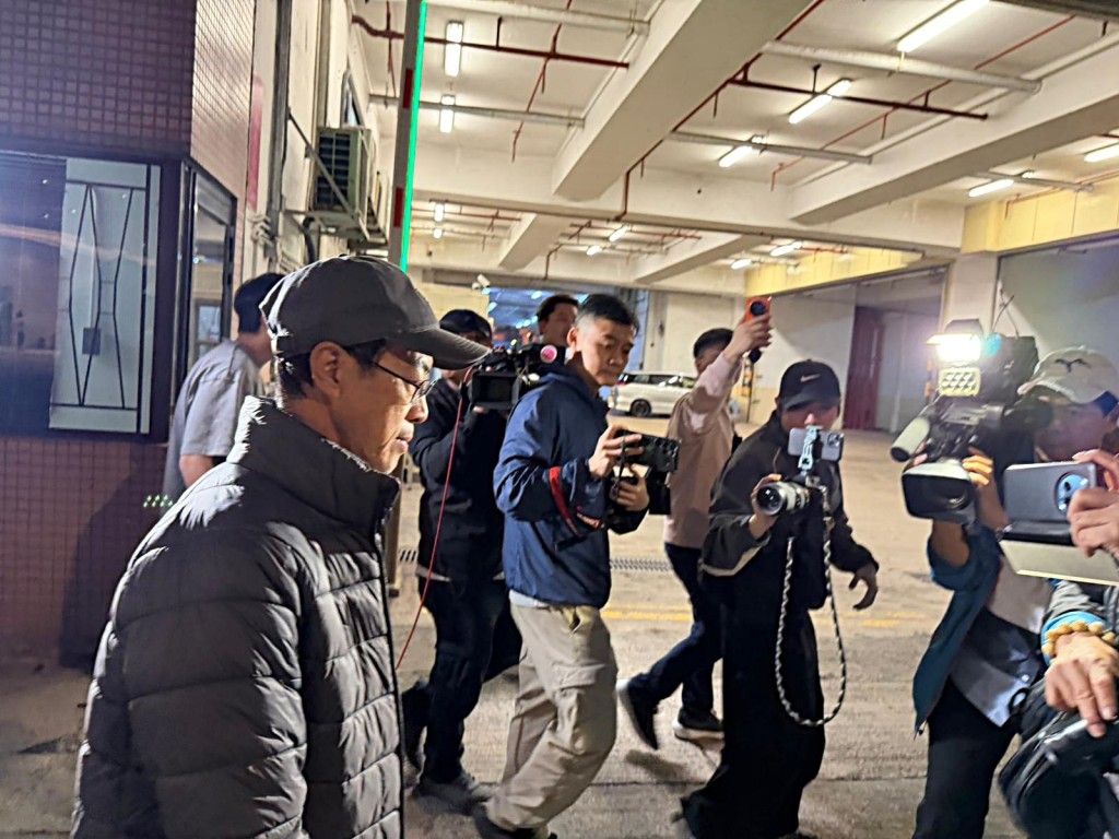 法團舊主席鄧國權離開廉署總部。曾志恆攝