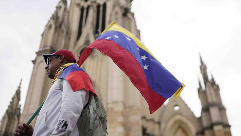 委内瑞拉颁紧急状态令 下令警方追捕协助美方人士。路透社