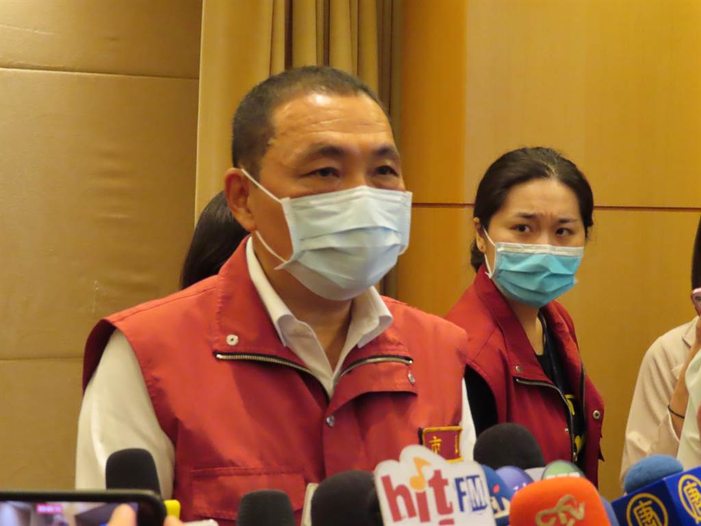 新北市長侯友宜今宣布，八大特殊娛樂業行業及網吧、電子遊戲機中心關閉、關閉公共場所。網上圖片